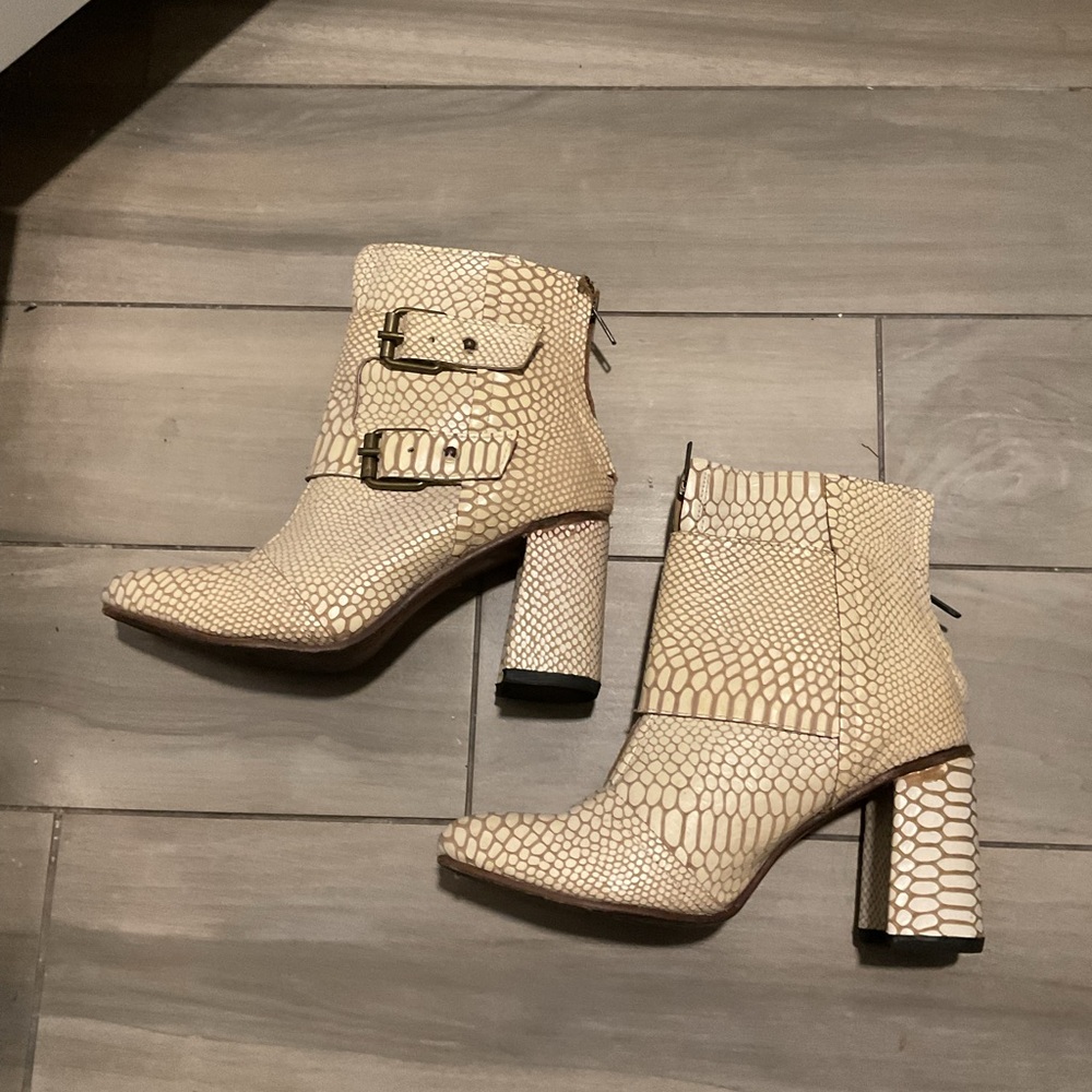 Freebird Joey White Snake Leather Ankle Booties Boots Shoes Western sz 10 - Picture 6 of 13